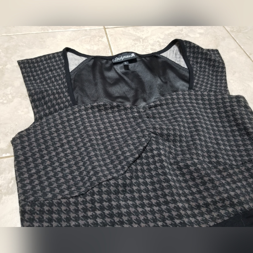 Sourpuss Fitted Dress w/ Ruffle Hem, Houndstooth Pattern, Size Large